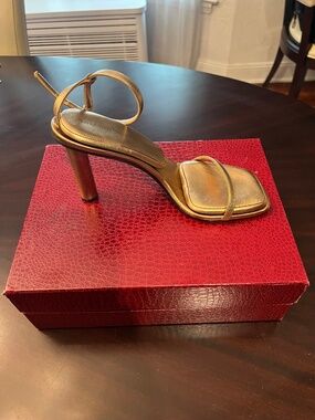 Tamara Mellon Pillow Top Solace 100 sandals in Metallic Napa